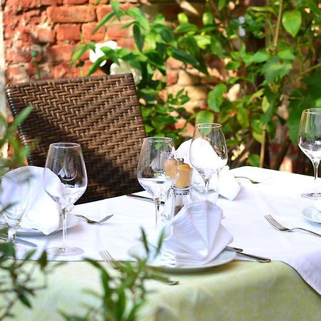 Restaurant & Hotel Olive Грайфсвальд Экстерьер фото